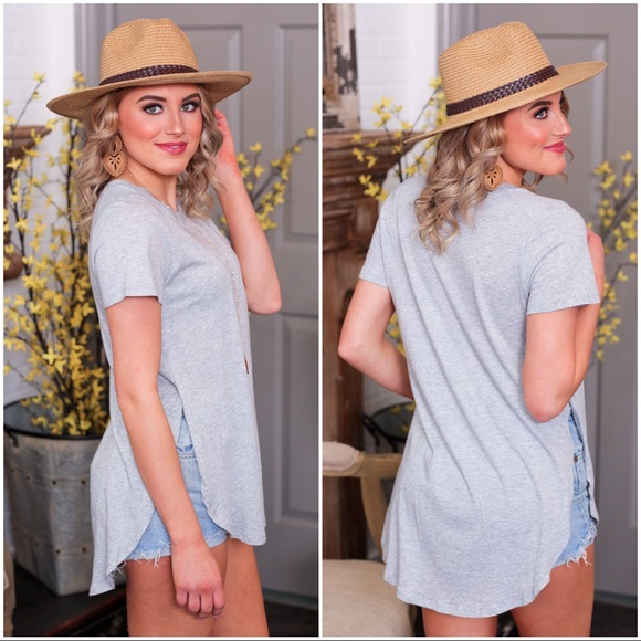 Infinity Raine Tops - ✨LAST ONE✨Gray short sleeve split side tunic